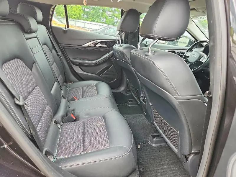 2019 INFINITI QX30 LUXE  
