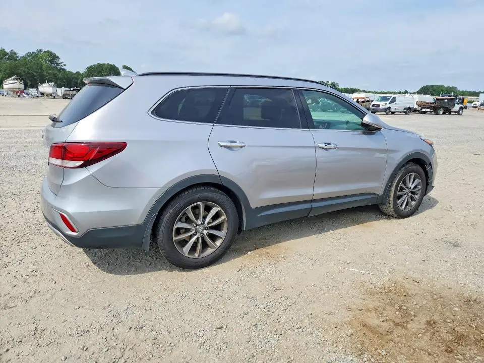 2018 HYUNDAI SANTA FE SE  