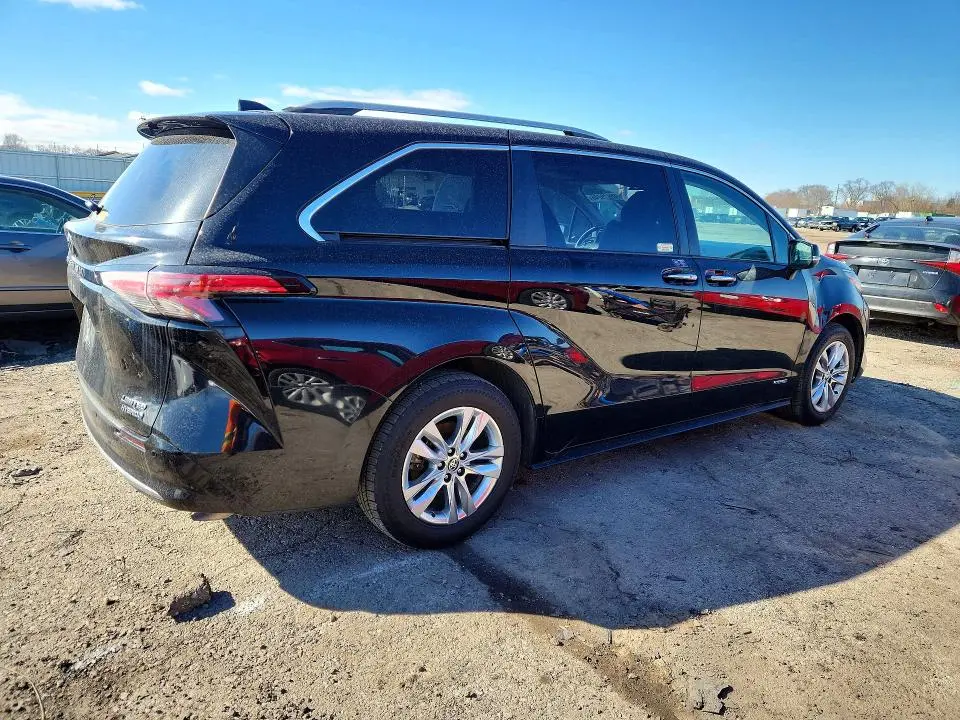 2021 TOYOTA SIENNA LIMITED 7-PASSENGER  