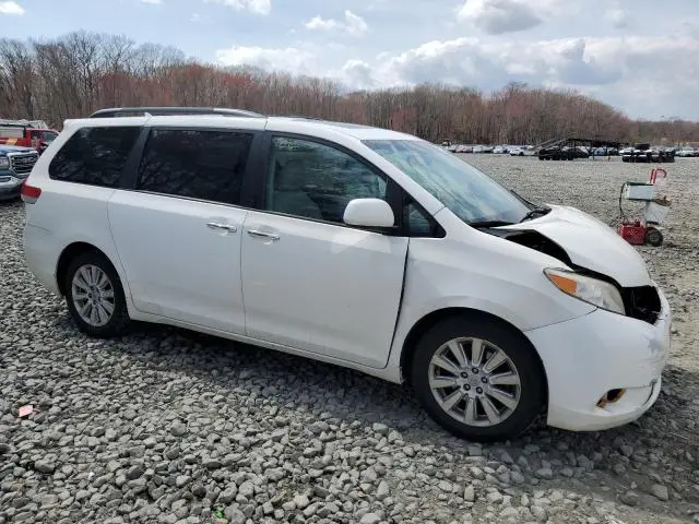 2011 TOYOTA SIENNA XLE
