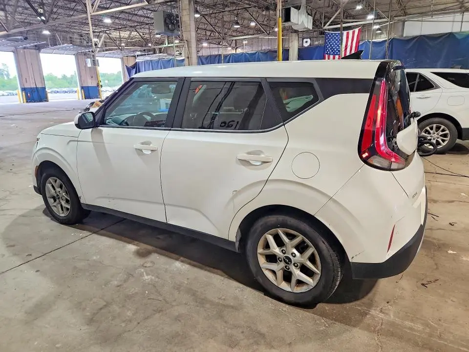 2023 KIA SOUL LX  
