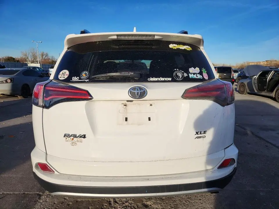 2016 TOYOTA RAV4 XLE  