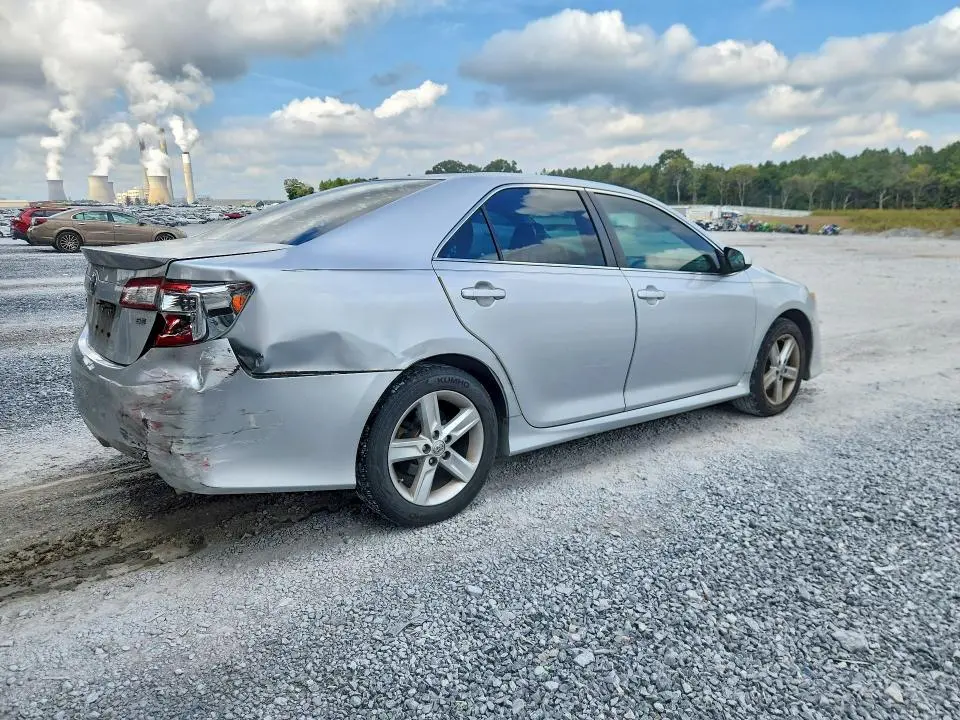 2014 TOYOTA CAMRY SE  