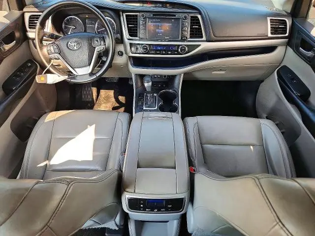 2019 TOYOTA HIGHLANDER XLE  