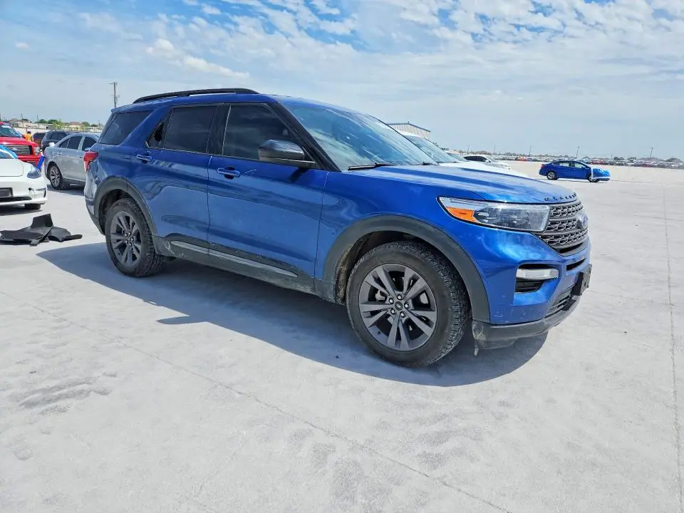 2022 FORD EXPLORER XLT  