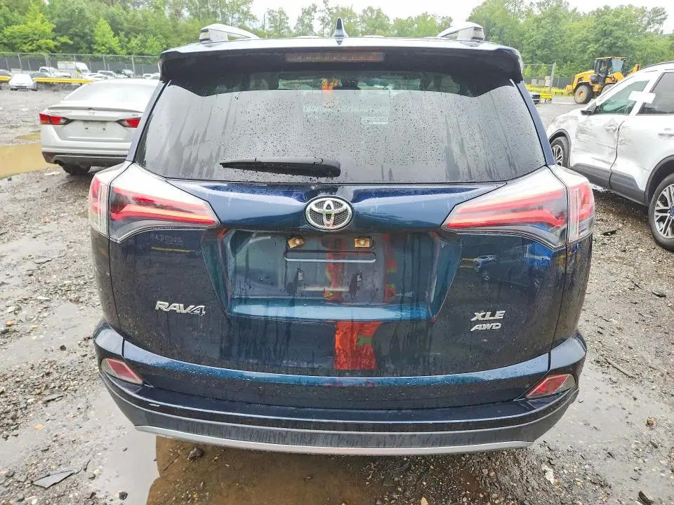 2018 TOYOTA RAV4 XLE  