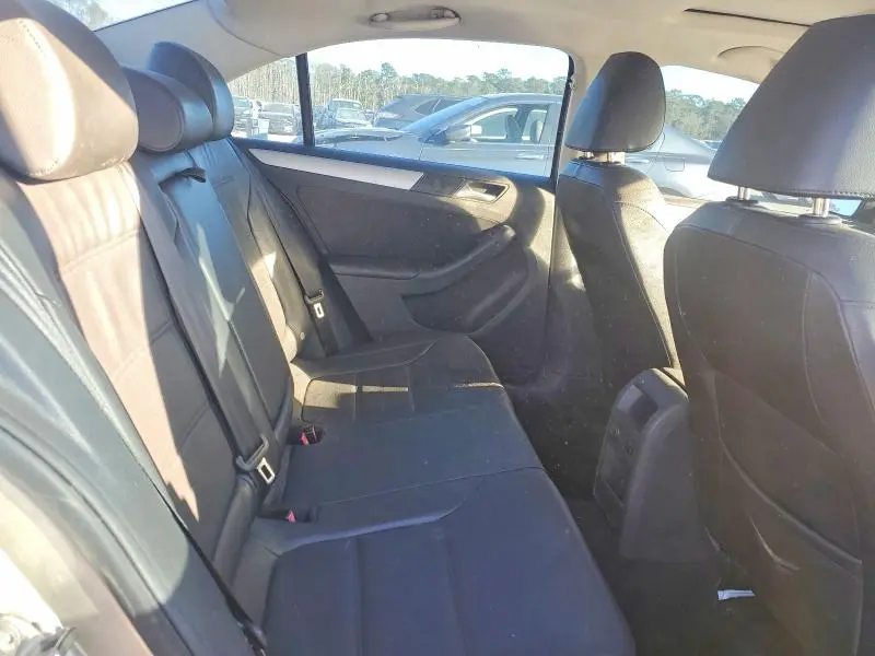 2013 VOLKSWAGEN JETTA SE  