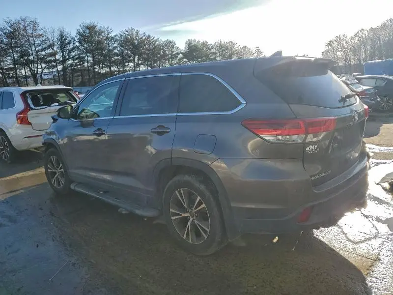 2017 TOYOTA HIGHLANDER LE  