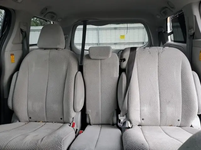 2014 TOYOTA SIENNA LE  