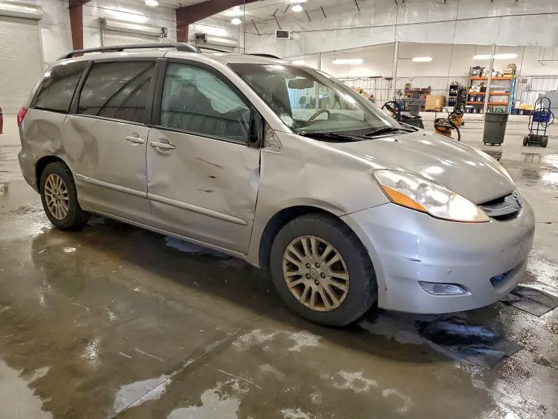2010 TOYOTA SIENNA XLE  