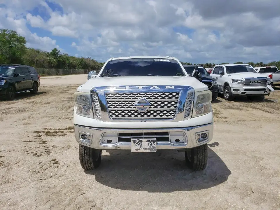 2017 NISSAN TITAN SV  
