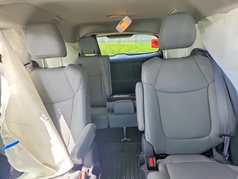 2023 TOYOTA SIENNA XLE  