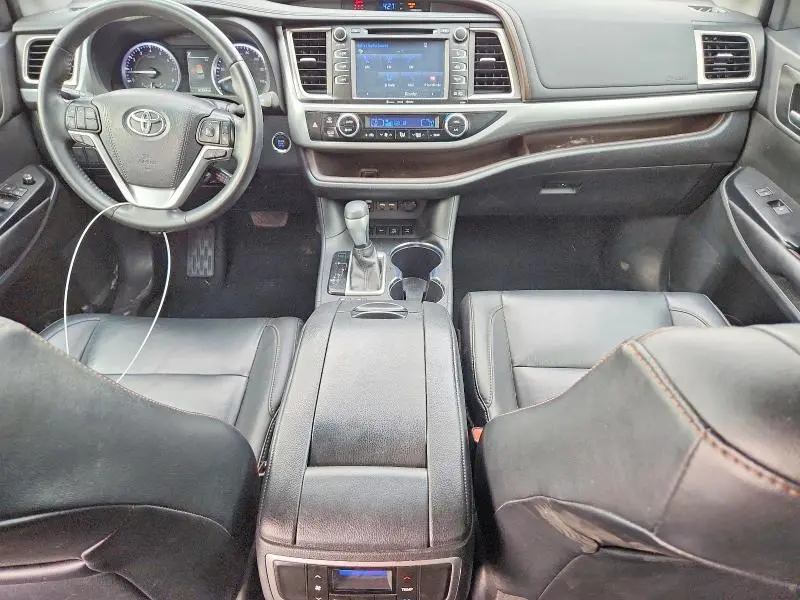 2019 TOYOTA HIGHLANDER XLE  