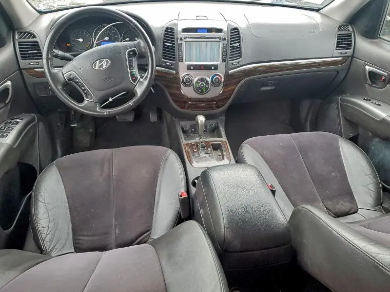 2011 HYUNDAI SANTA FE SE  