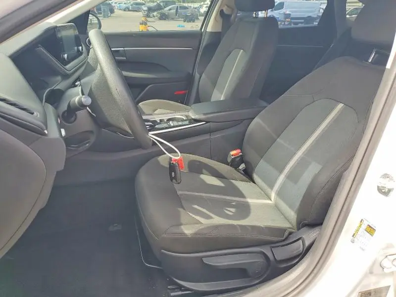 2022 HYUNDAI SONATA SE  