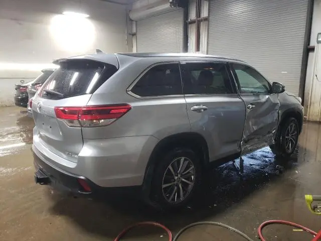 2019 TOYOTA HIGHLANDER SE  