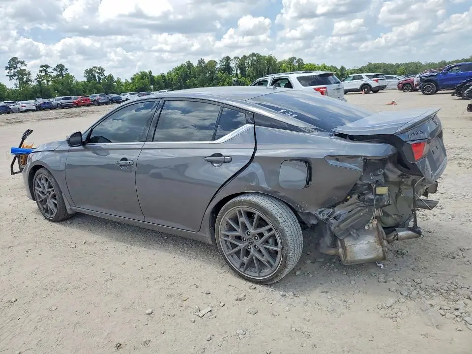 2024 NISSAN ALTIMA SR  