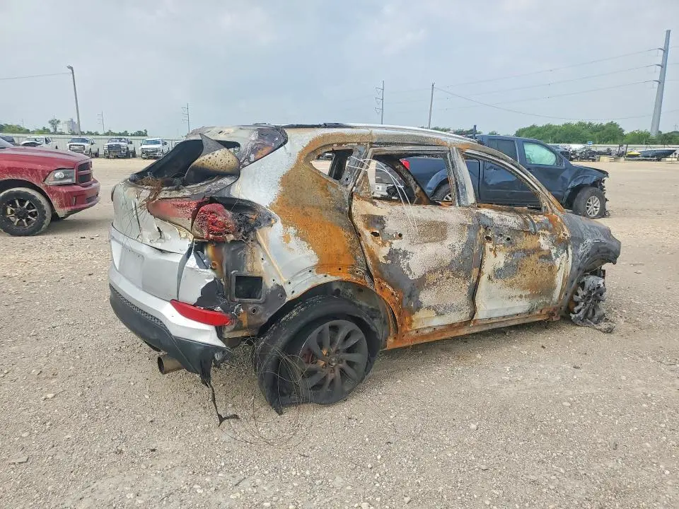 2016 HYUNDAI TUCSON SE  