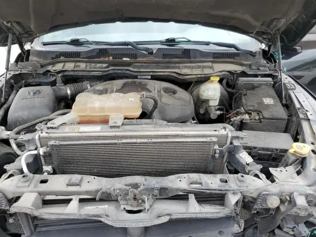 2016 RAM 1500 SLT  