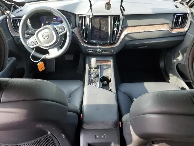2022 VOLVO XC60 B5 MOMENTUM  