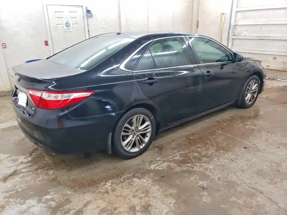 2016 TOYOTA CAMRY SE  