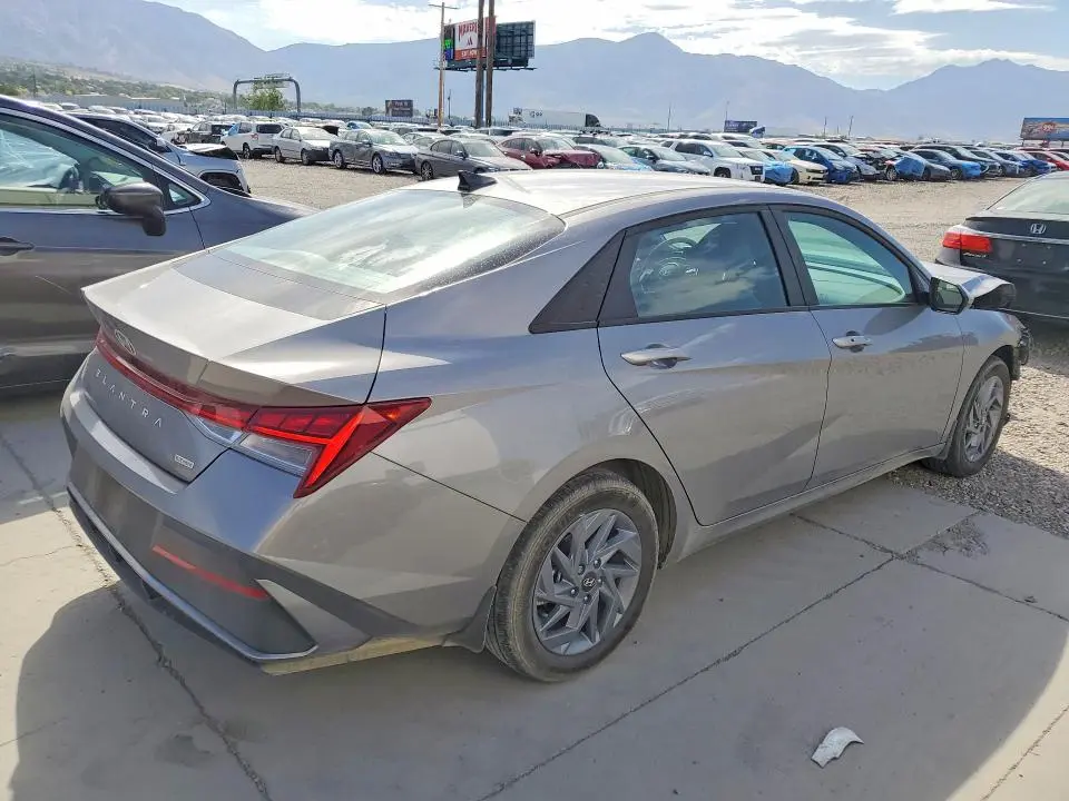 2024 HYUNDAI ELANTRA BLUE  