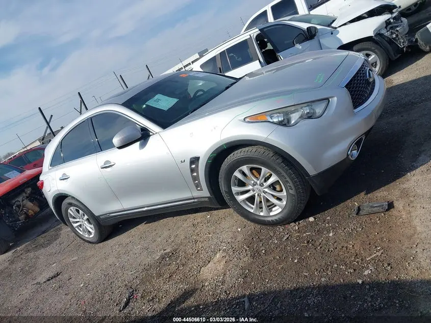 2017 INFINITI QX70  
