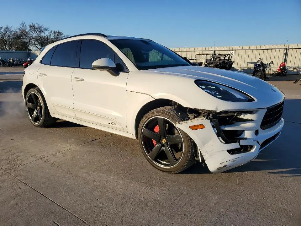 2017 PORSCHE MACAN GTS  