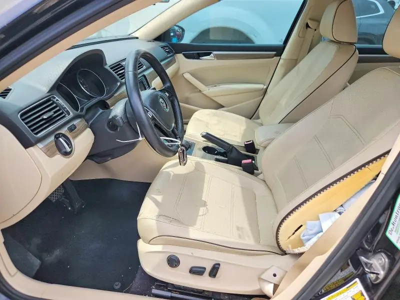 2017 VOLKSWAGEN PASSAT SE  