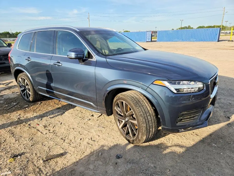 2022 VOLVO XC90 T6 MOMENTUM  