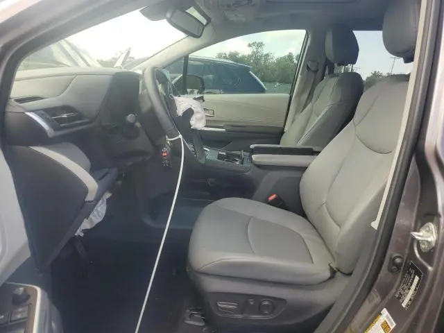 2023 TOYOTA SIENNA XLE  