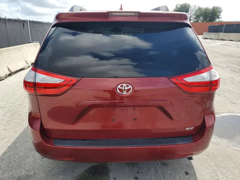 2019 TOYOTA SIENNA XLE PREMIUM 8-PASSENGER  