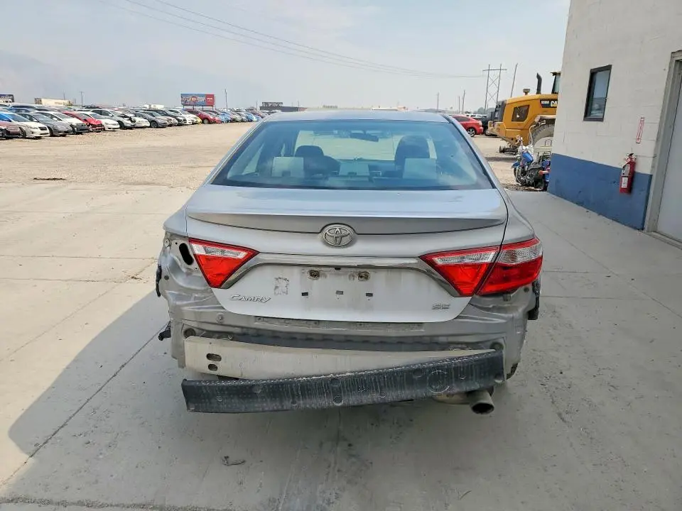 2015 TOYOTA CAMRY SE  
