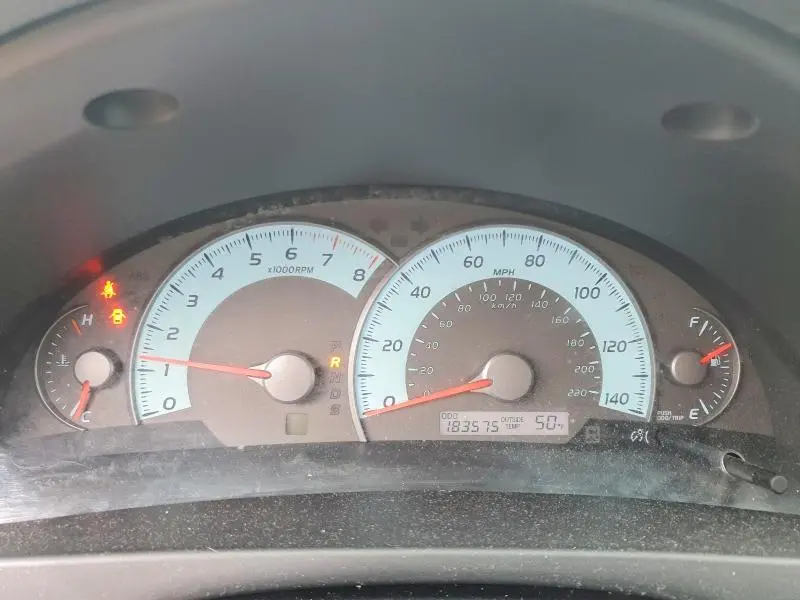 2011 TOYOTA CAMRY SE  
