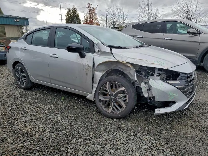 2023 NISSAN VERSA SR  