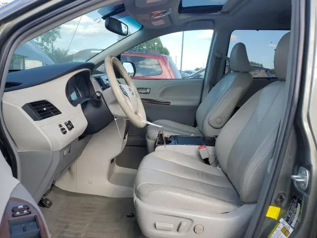 2012 TOYOTA SIENNA XLE  