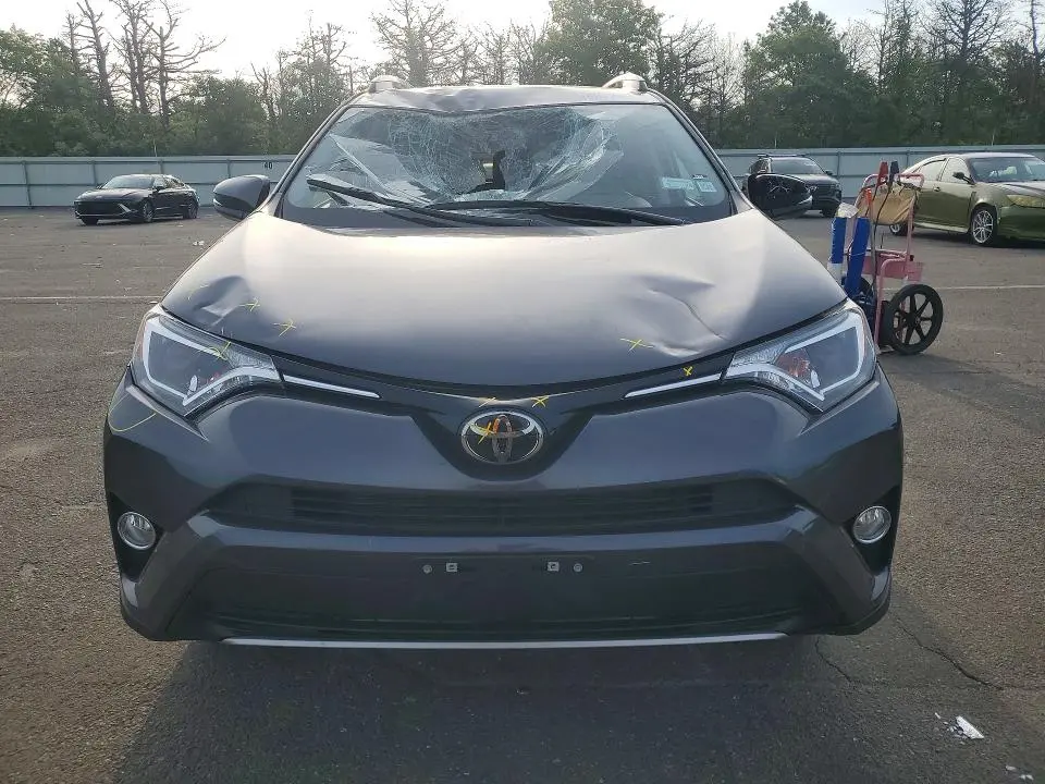 2018 TOYOTA RAV4 XLE  