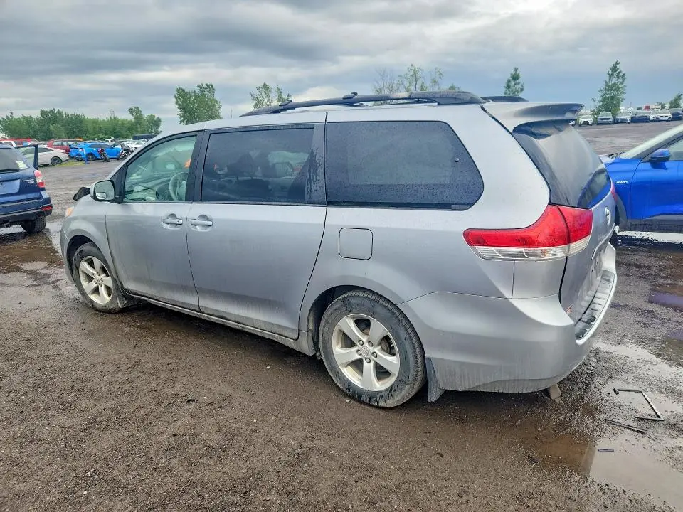 2013 TOYOTA SIENNA LE  