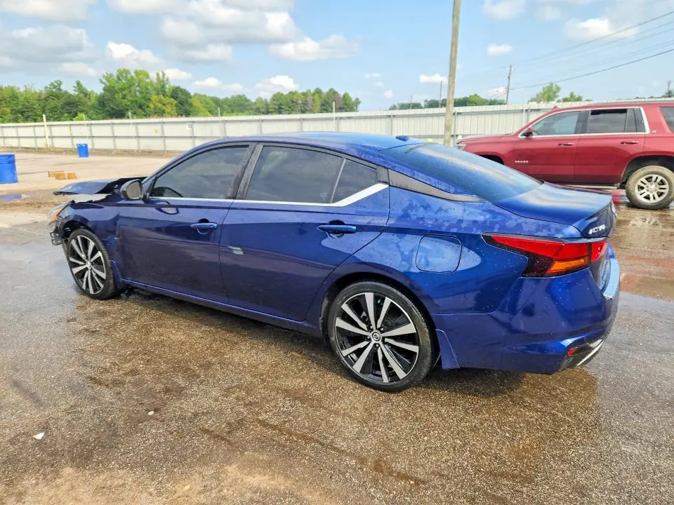2022 NISSAN ALTIMA SR  