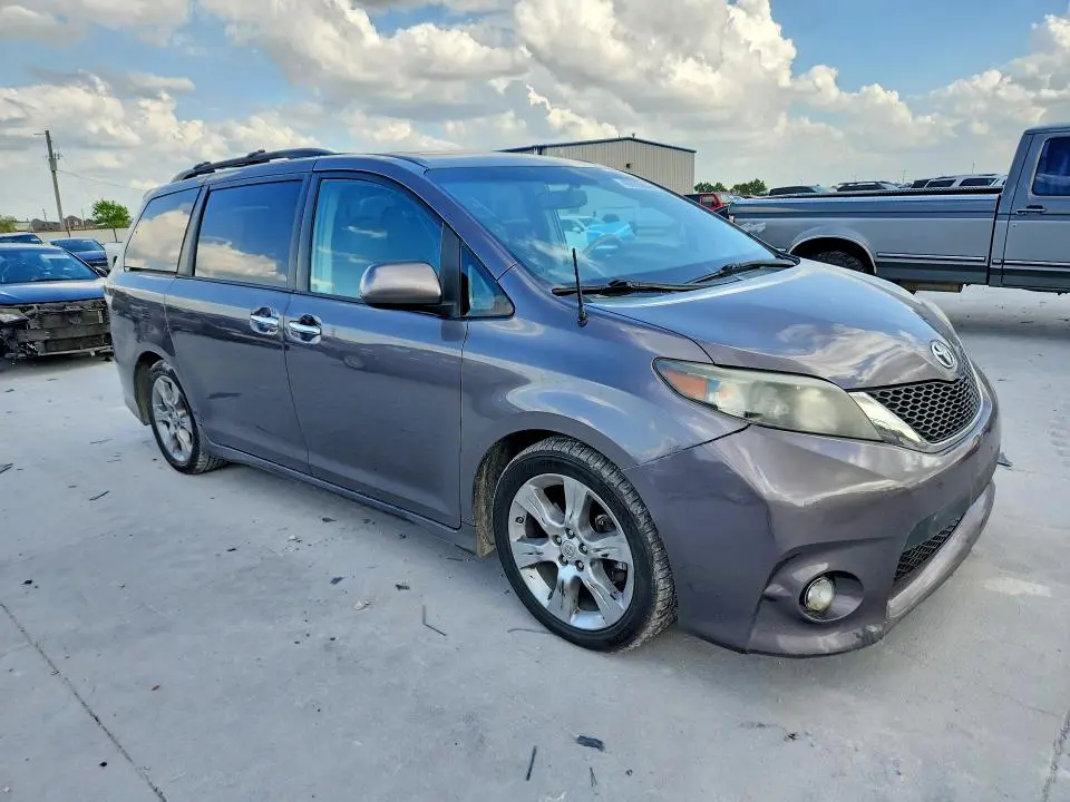 2013 TOYOTA SIENNA SPORT  
