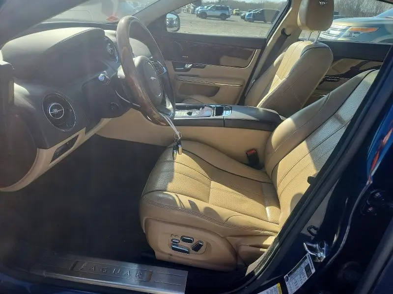 2013 JAGUAR XJ   