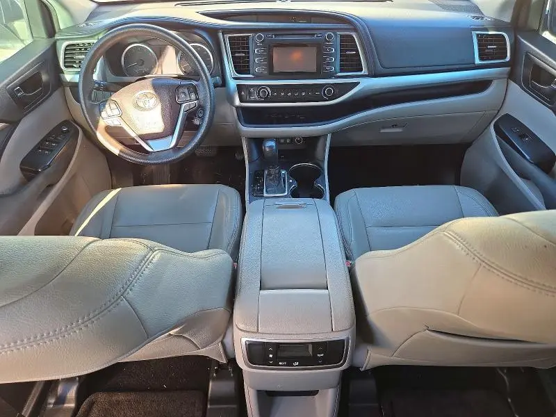 2019 TOYOTA HIGHLANDER LE  