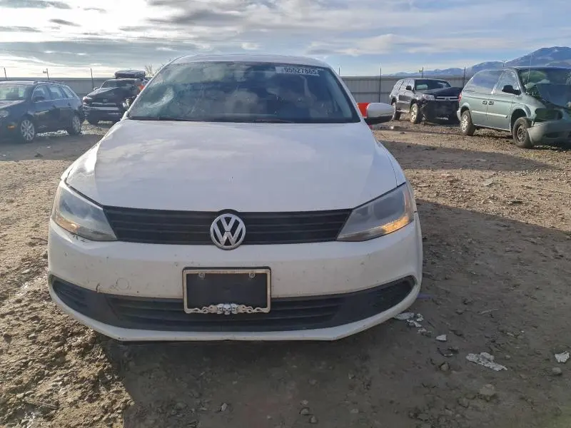 2011 VOLKSWAGEN JETTA SE  