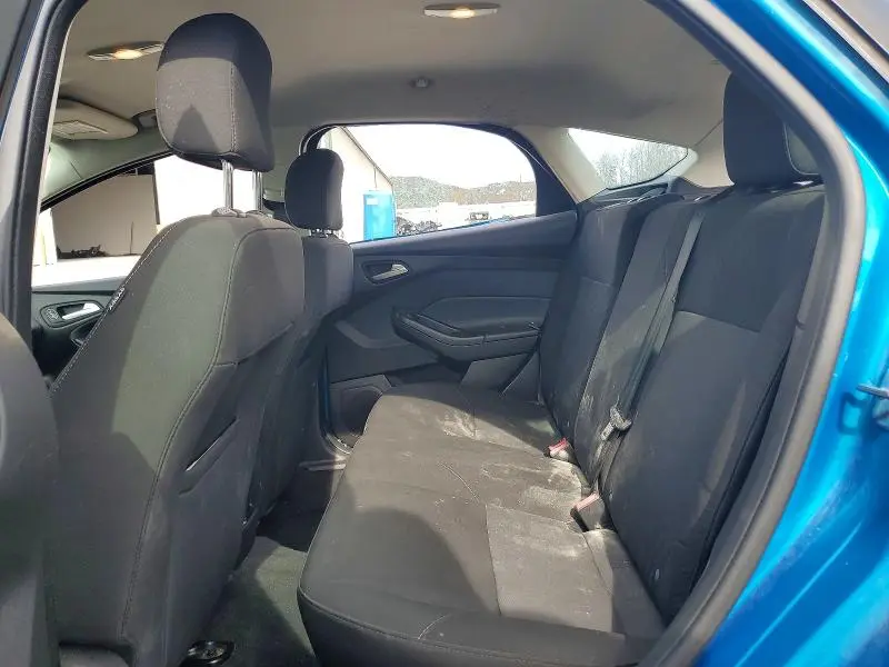 2015 FORD FOCUS SE  