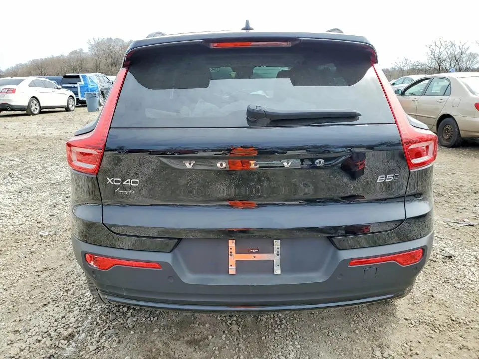2023 VOLVO XC40 PLUS  