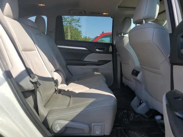 2016 TOYOTA HIGHLANDER XLE  