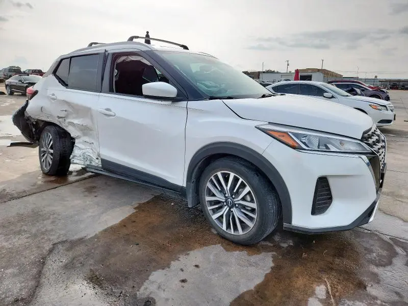 2022 NISSAN KICKS SV  