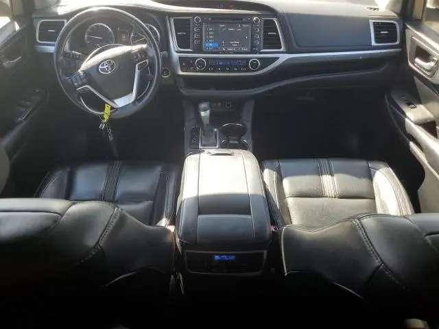 2017 TOYOTA HIGHLANDER SE  