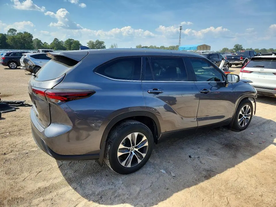 2024 TOYOTA HIGHLANDER XLE  