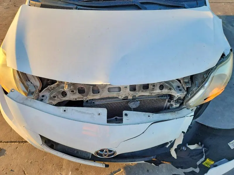 2010 TOYOTA YARIS BASE  